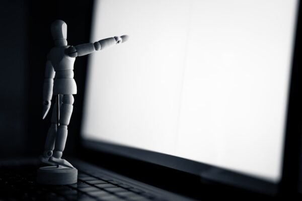 Challenges and Opportunities of Implementing AI in Global Online Education