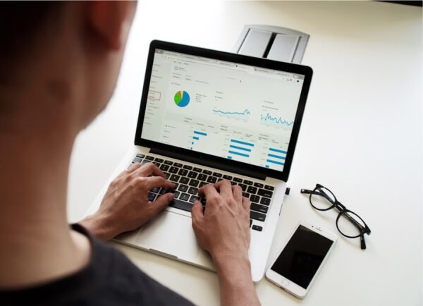 AI in Change Management: Navigating Organizational Transformation
