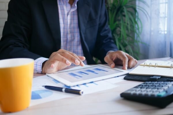 AI in Financial Management: Optimizing Performance and Compliance