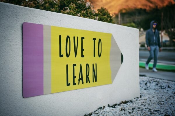 AI in Language Learning: From Pronunciation to Fluency