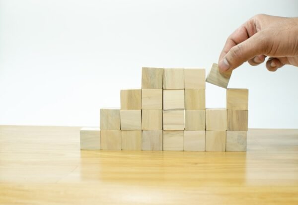 Balancing Human Touch and AI in HR Management