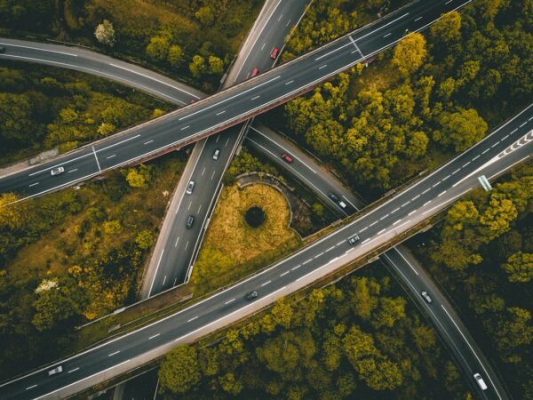 How AI improves route optimization and last-mile delivery