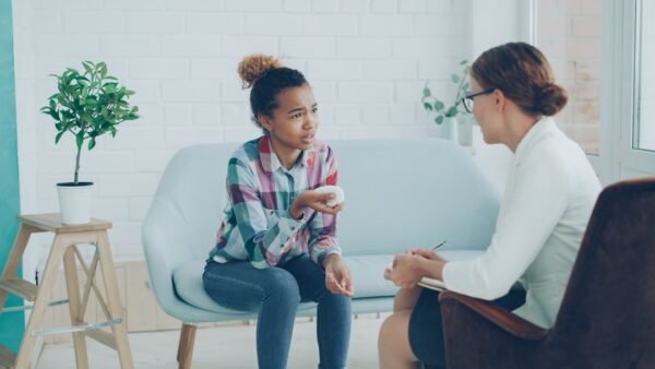 Human-assisted versus fully autonomous AI for mental wellness support