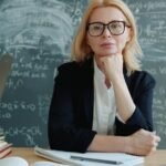 Photo AI tutoring vs human teachers