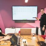 Photo AI employee training development